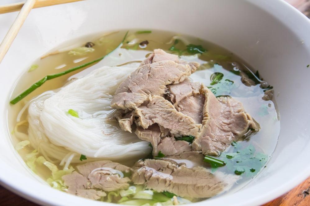  A bowl of heartwarming and aromatic Vietnamese noodle soup, perfect for any weather!