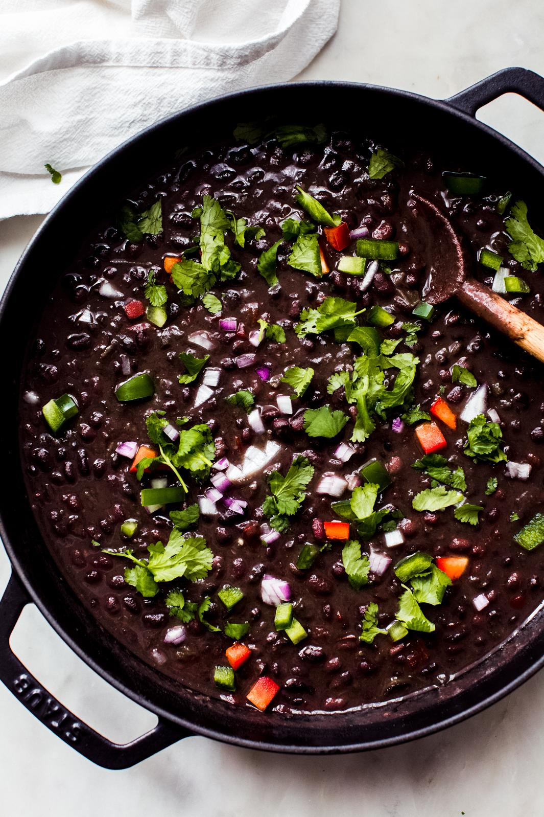  A bowl of hearty Instant Pot Cuban Black Bean Soup, perfect for a cozy night in.