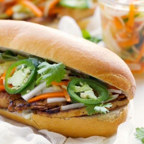  A crispy baguette filled with juicy chicken, pickled veggies, and fresh cilantro - yum!
