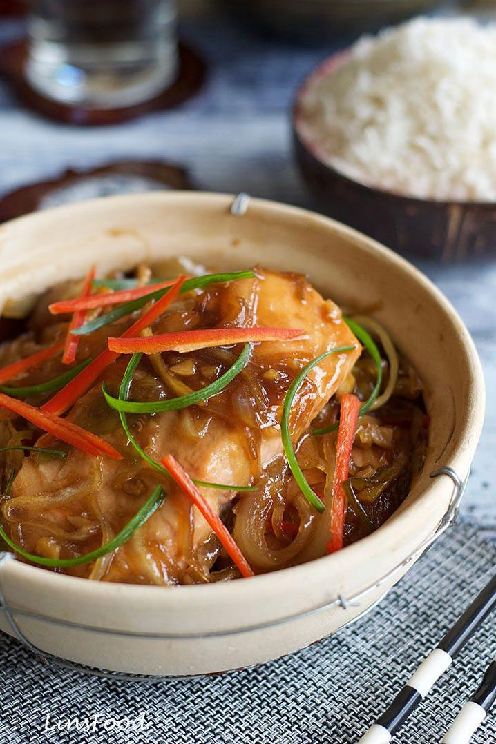 A true culinary gem, this dish is packed with authentic Vietnamese flavors that will make your mouth water.
