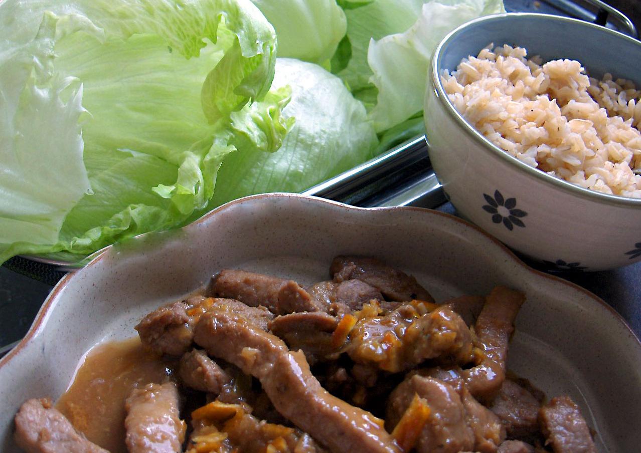  Bite into these savory Vietnamese Pork and Scallion Lettuce Wraps for a refreshing lunch option!