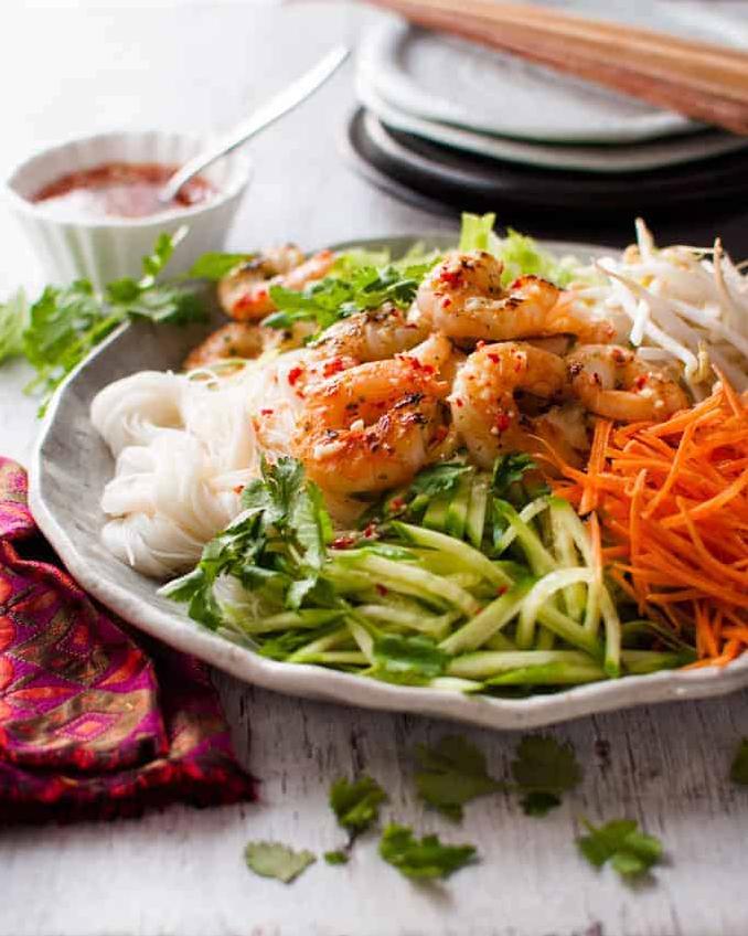  Every bite is a perfect combination of succulent shrimp, chewy noodles, and refreshing veggies. 🍜🍤