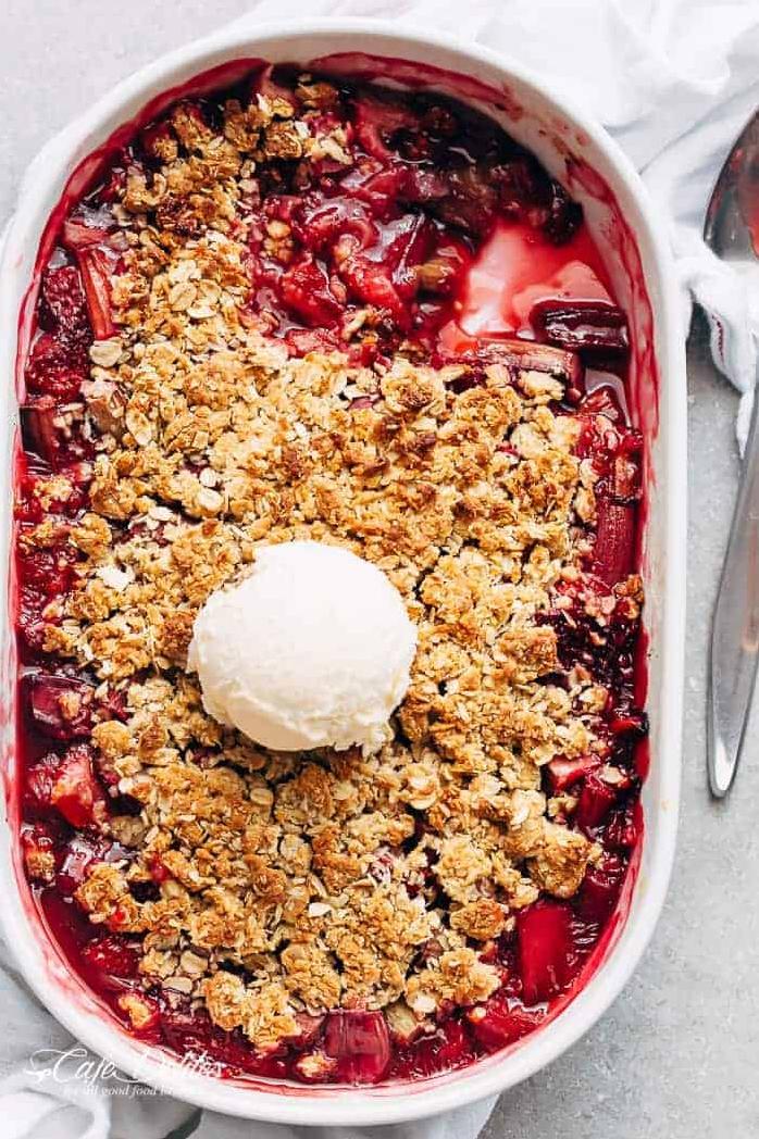  Explore a sensational dessert experience with Instant Pot Strawberry Rhubarb Crisp.