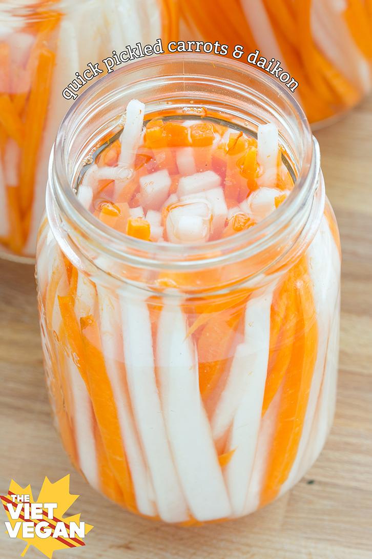  Here's the star of the show: Fresh daikon radish and carrots ready to be pickled!