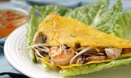  Just a peek inside this omelette will make your mouth water.