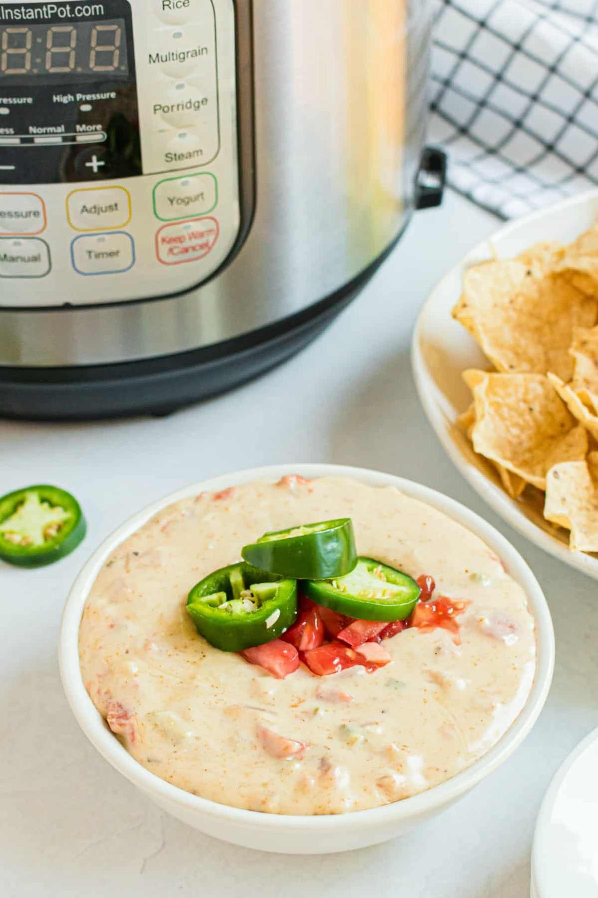  Let's dive into this creamy and savory white queso dip!