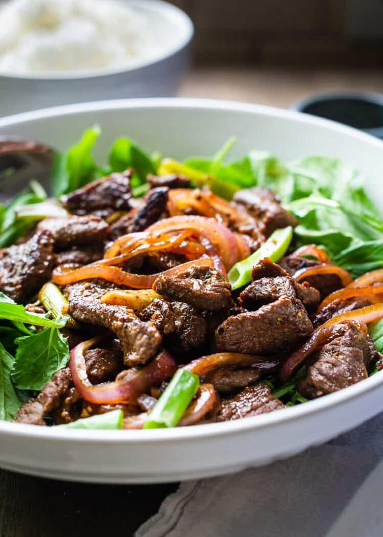  Looking for a dish that's protein-rich yet refreshing? Look no further than this Vietnamese-inspired salad.