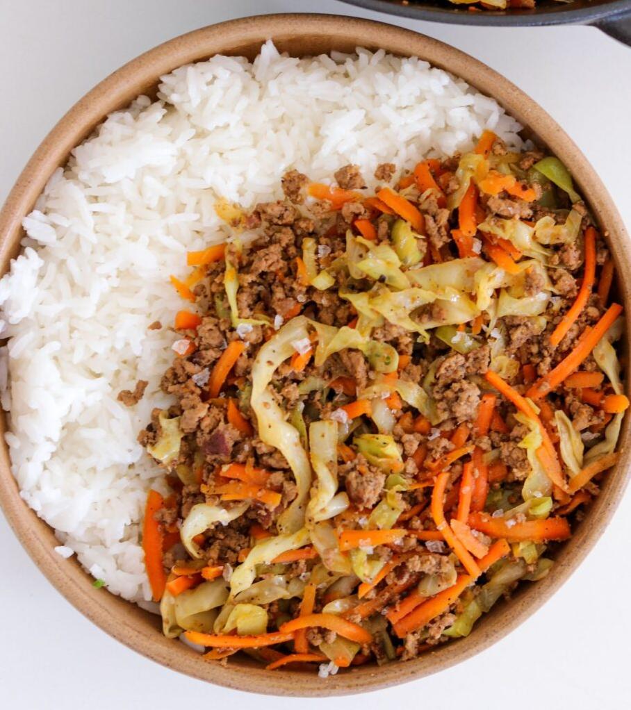  Meat, veggies and rice - the perfect trio for a delicious meal.