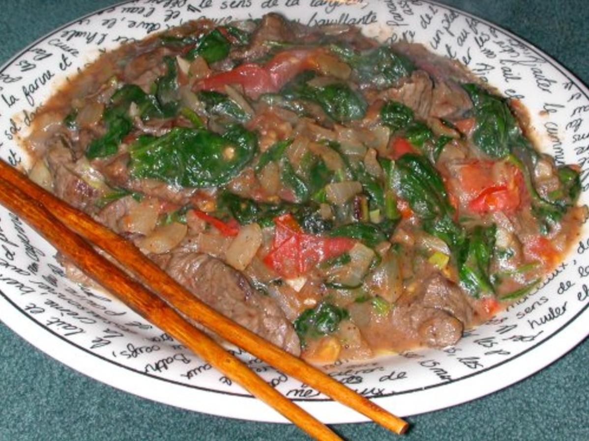  Sizzle up your taste buds with this Vietnamese pepper beef and spinach dish!