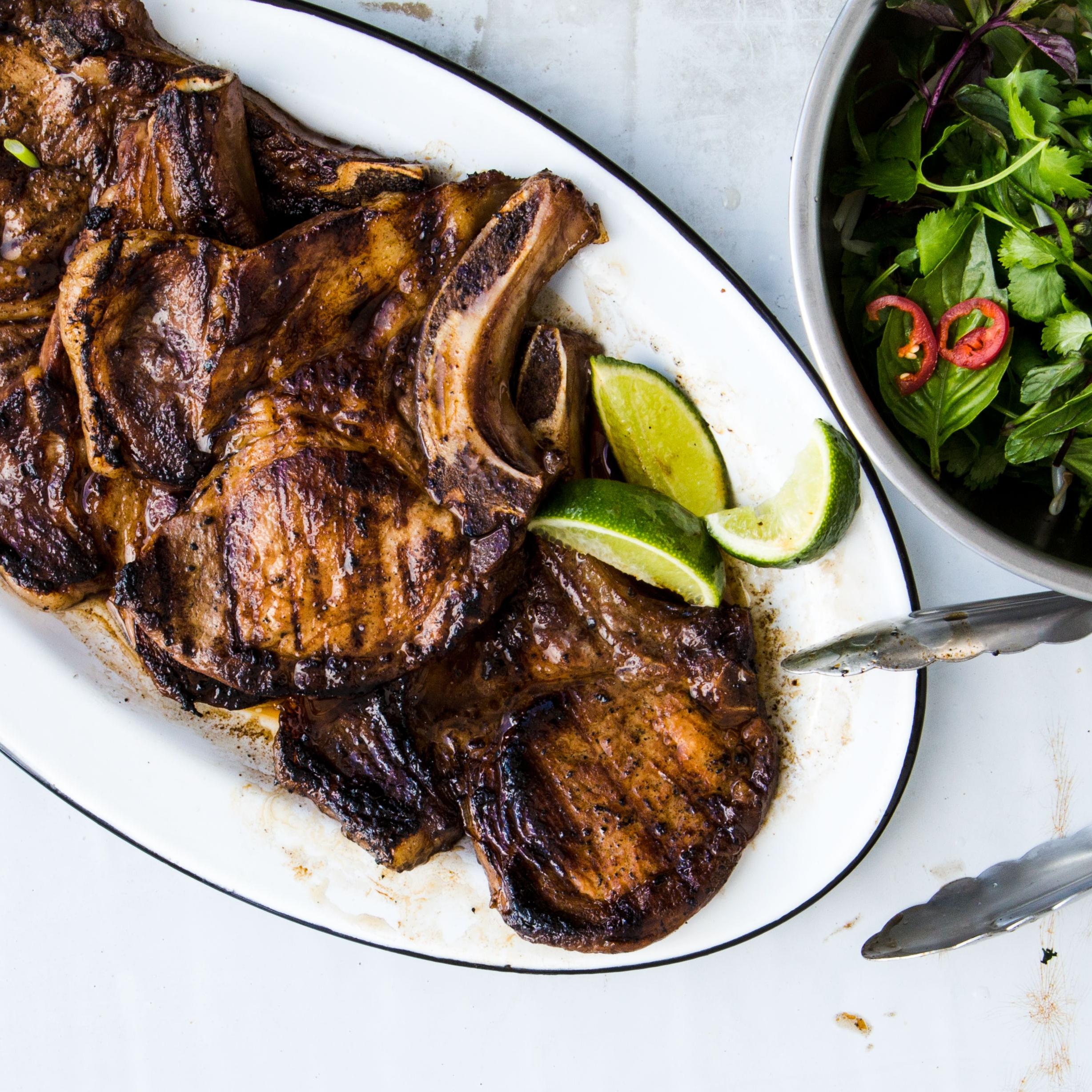  Spice up your taste buds with juicy and flavorful grilled pork chops, infused with traditional Vietnamese herbs.