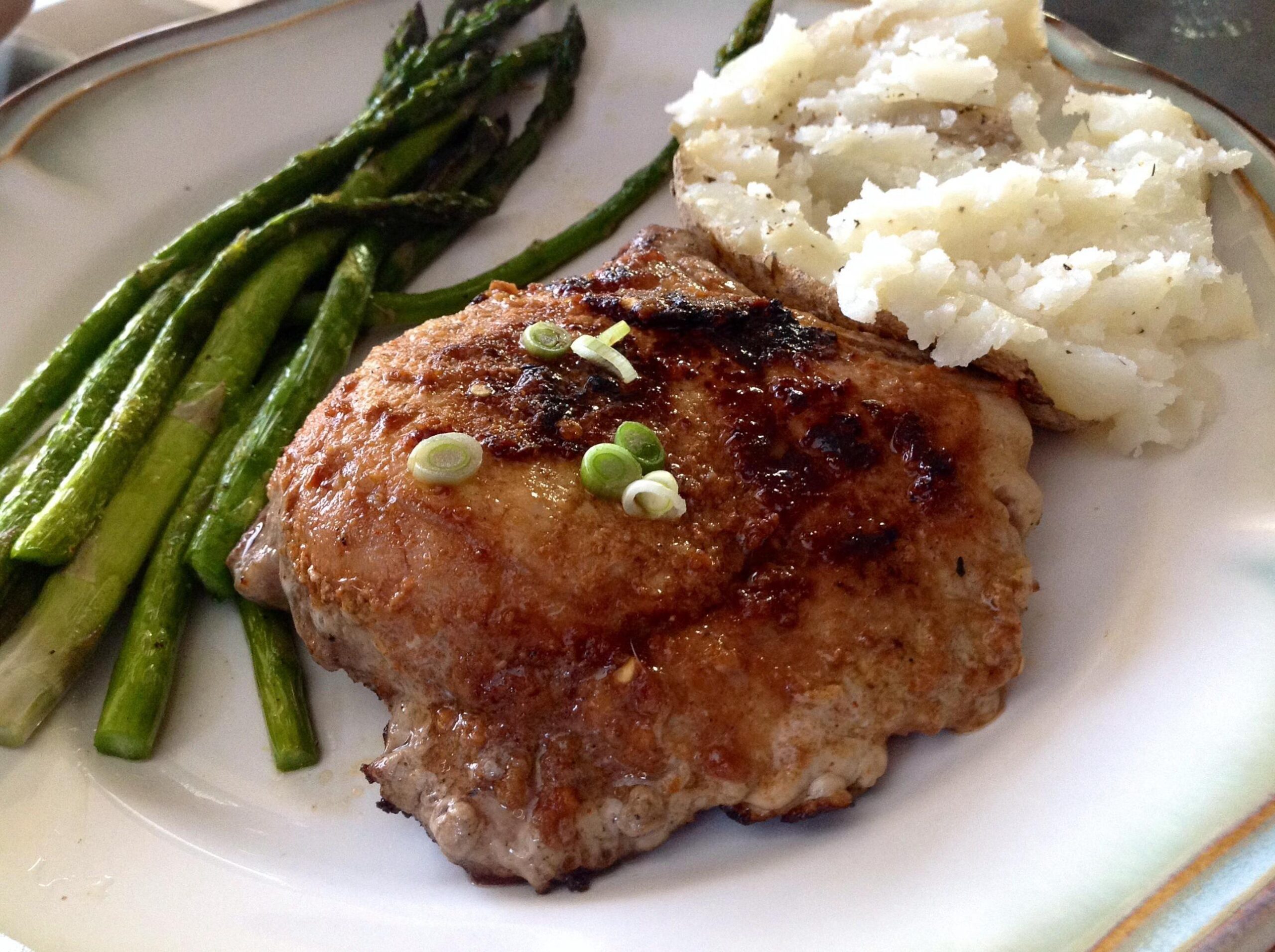  Spice up your weeknight dinner routine with these mouthwatering pork chops.