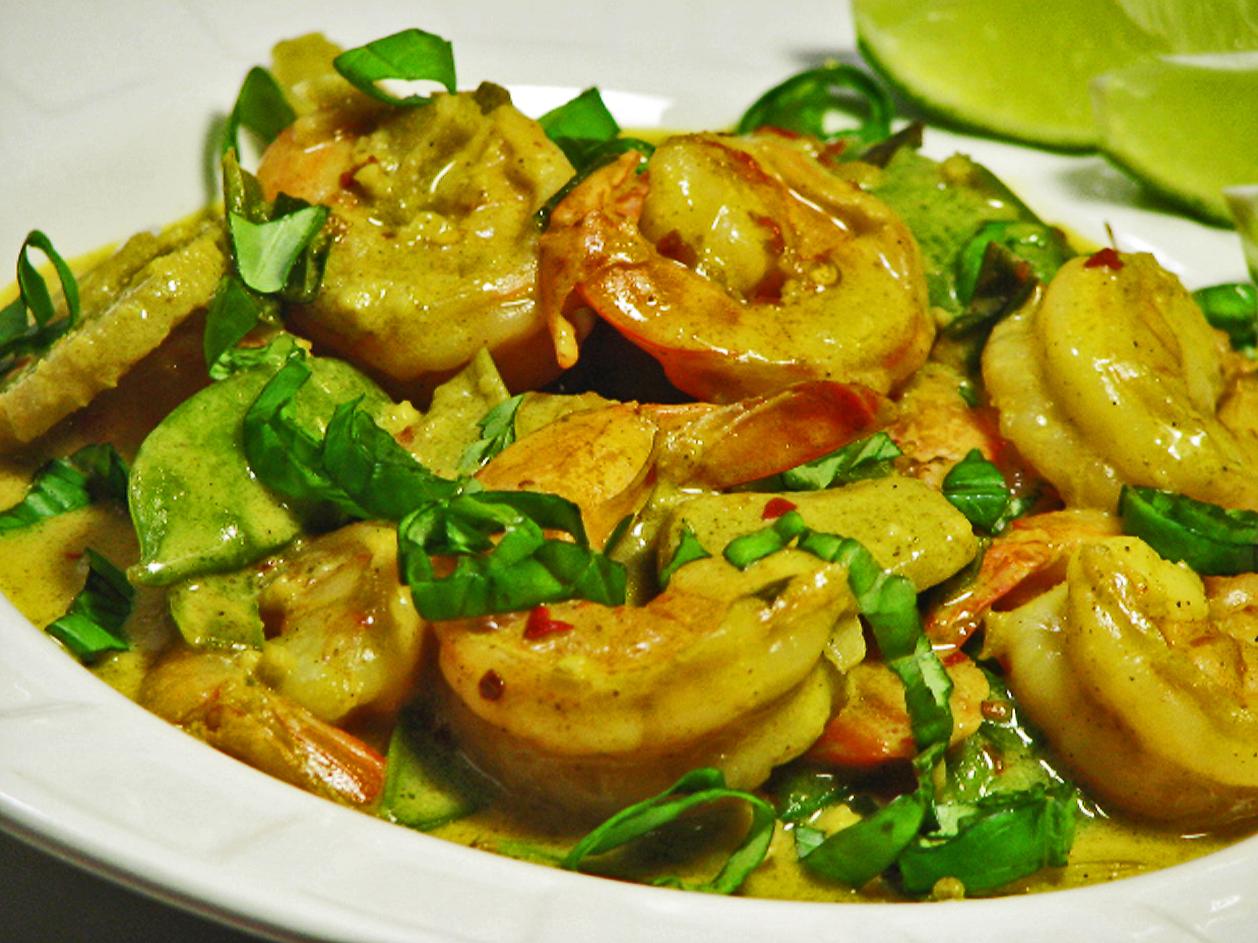  The vibrant colors of this Vietnamese seafood curry will surely leave you drooling!