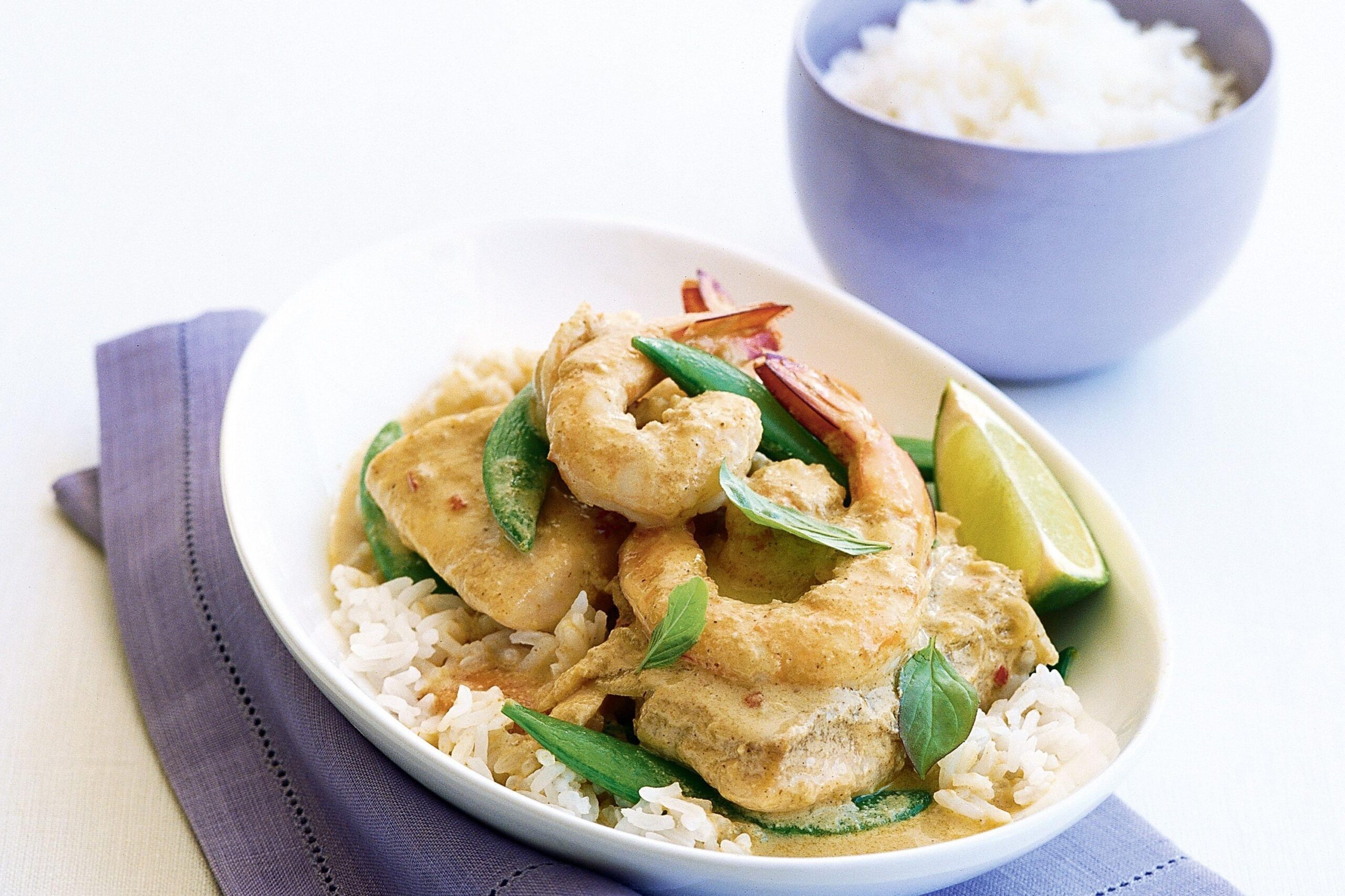  This bowl of curry is a seafood lover's heaven!
