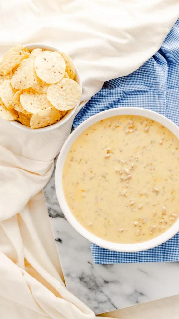  Want to impress your friends? Bring out this instant pot white queso dip at your next gathering.
