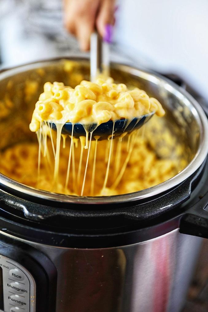  Who needs a restaurant when you can make mac and cheese like this at home?