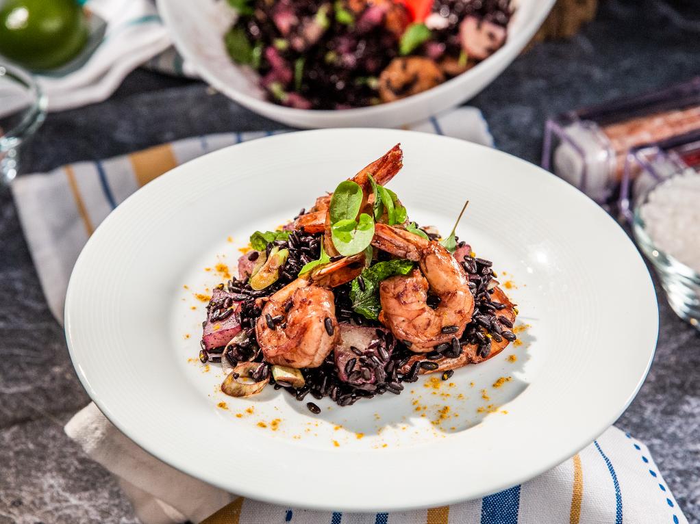  You won't be able to resist the juicy, succulent prawns in this salad.
