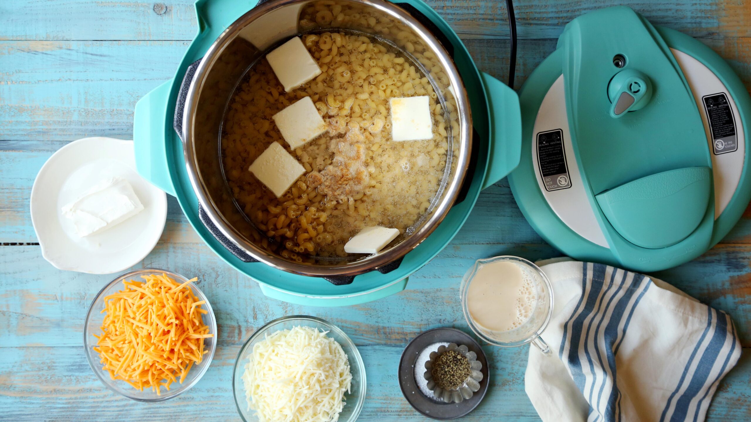  You won’t believe how easy it is to make this homemade mac & cheese in just minutes.